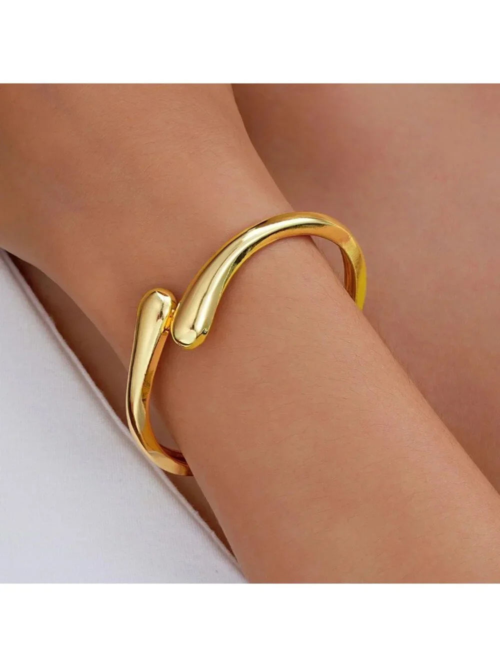 Trendy Gold Bangle Cuff Bracelet for Women - Non-Tarnish Fashion Jewelry